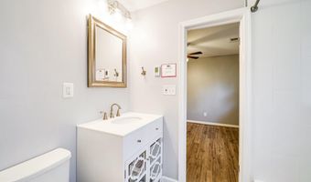 706 W GLEBE Rd, Alexandria, VA 22305