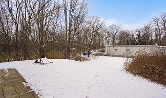 2218 Lee Dr, Akron, OH 44306