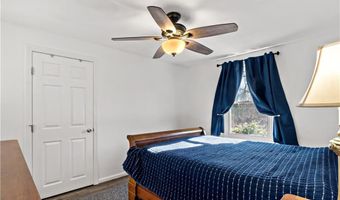 70 Pettee Ave, North Kingstown, RI 02852