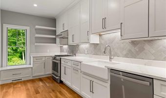 105 Princess Pine Dr, East Greenwich, RI 02818