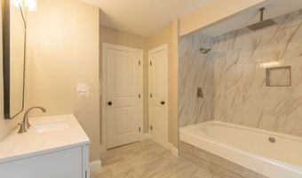 575 North St, Agawam, MA 01030