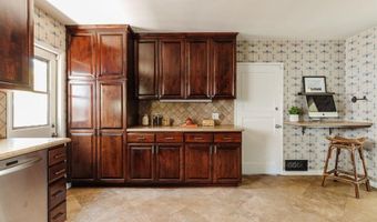 2061 N Roosevelt Ave, Altadena, CA 91001