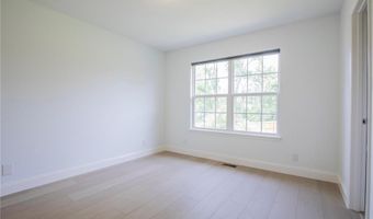522 Tiger Blvd, Bentonville, AR 72712