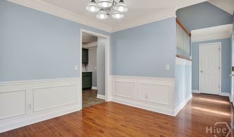 354 E Creek Bnd, Athens, GA 30605