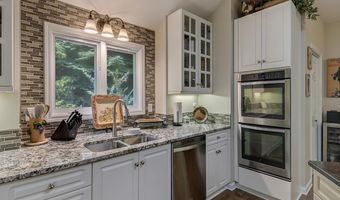 107 Spruce Ln, Zirconia, NC 28790