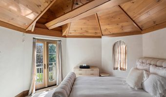 14 St Mary's Ln, Amagansett, NY 11930