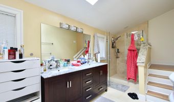 8312 UPPER SPRING Ln, Annandale, VA 22003