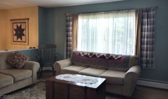 8 Nimbus Dr, Alloway, NJ 07462