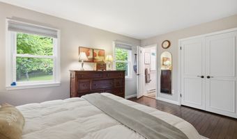 32 Whippoorwill Rd, Bethel, CT 06801