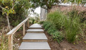 16 Dune Ln, Amagansett, NY 11930