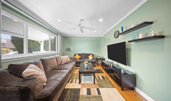 2 Lee Ave, Albertson, NY 11507