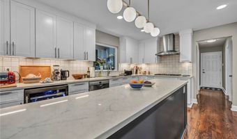 561 Willard Rd, Aurora, OH 44202