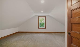 24 Thurston Ave, Newport, RI 02840