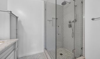 932 HARRISON Cir, Alexandria, VA 22304