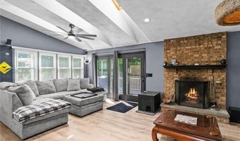 4 Amanda Ct, North Providence, RI 02904