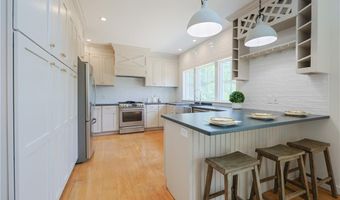 26 Old Stone Church Rd, Little Compton, RI 02837