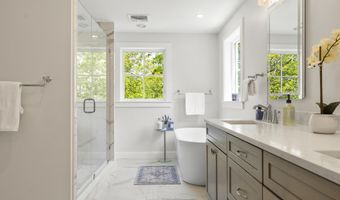 24 Amerescoggin Rd, Falmouth, ME 04105
