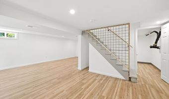 11 Budd Dr, Bethel, CT 06801