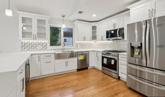 14 Redwood St, Bergenfield, NJ 07621