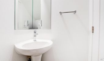 2910 Bay Village Ave, Santa Rosa, CA 95403