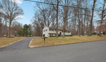 8 Apple Blossom Ct, Airmont, NY 10952