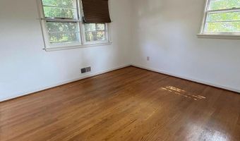 9702 SINGLETON Dr, Bethesda, MD 20817