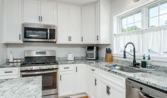 42 Chestnut St 11, Bethel, CT 06801