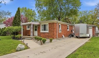 918 Columbia St, Algonac, MI 48001