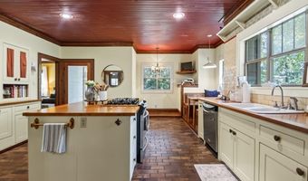 990 Buckwood Rd, Bauxite, AR 72011