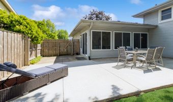 1942 Trail Ridge St, Arlington Heights, IL 60004