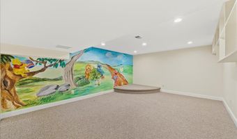 10 Morley Ct, Albertson, NY 11507