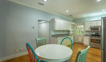 106 17th St, Apalachicola, FL 32320