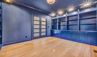 690 Club Dr W, Aurora, OH 44202