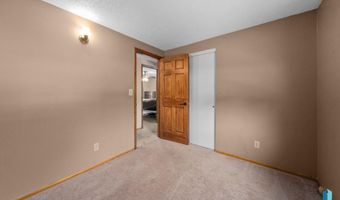 2013 E Sylvan Cir, Brandon, SD 57005