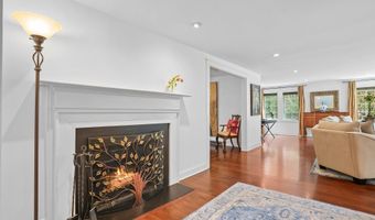 78 Hoyts Hl, Bethel, CT 06801