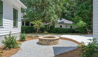 20 Millers Pond Dr, Beaufort, SC 29907