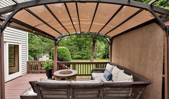 28 Loudon Pkwy, Albany, NY 12211