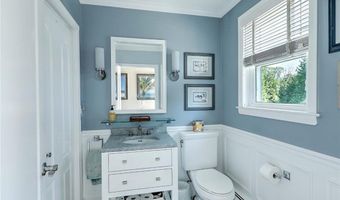 102 Cranberry Ter, Cranston, RI 02921