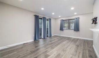 615 Broadway 63, Amityville, NY 11701