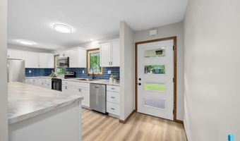 1912 E Sylvan Cir, Brandon, SD 57005
