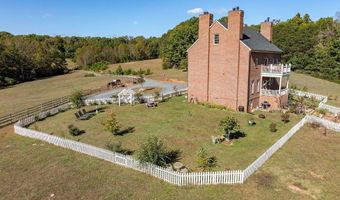 2004 SEVEN MEADOWS Ln, Appomattox, VA 24522