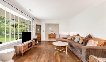 1 Glen Cove Rd, Arden, NC 28704