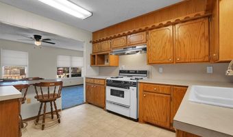 1308 Karen Ave, Altus, OK 73521