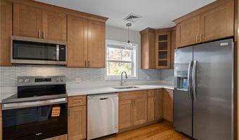 20 Maple Ct, Hopkinton, RI 02804