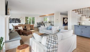 72 Summerfield Ln, Middletown, RI 02842