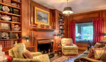 50 Eastover Rd, Portsmouth, RI 02871