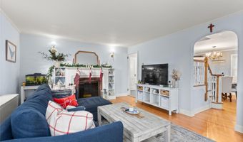 55 Robbins Ave, Amityville, NY 11701