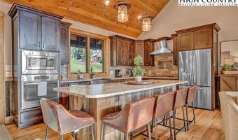 30 Eagle Village Cir, Banner Elk, NC 28604