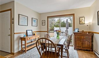 50 S Bay Dr 19, Narragansett, RI 02882