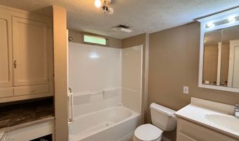 629 Portage Lakes Dr, Akron, OH 44319